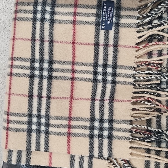 Burberry scarf - Picture 1 of 2